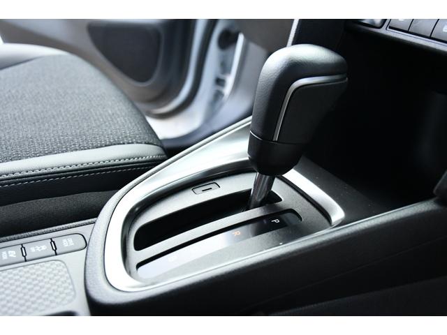 ヤリスクロス ハイブリッドＺ　純正ナビ　パノラミックビューモニター　パワーバックドア　３６０度前後ドライブレコーダー　ハンドルヒーター　シートヒーター　ブラインドスポットモニター　フルセグテレビ　ＨＤＭＩ入力（15枚目）