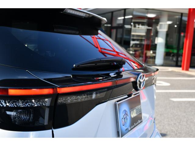 ヤリスクロス ハイブリッドＺ　純正ナビ　パノラミックビューモニター　パワーバックドア　３６０度前後ドライブレコーダー　ハンドルヒーター　シートヒーター　ブラインドスポットモニター　フルセグテレビ　ＨＤＭＩ入力（24枚目）