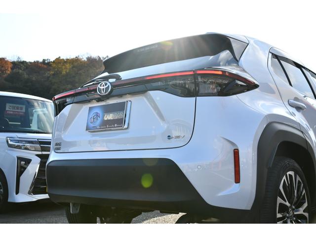 ヤリスクロス ハイブリッドＺ　純正ナビ　パノラミックビューモニター　パワーバックドア　３６０度前後ドライブレコーダー　ハンドルヒーター　シートヒーター　ブラインドスポットモニター　フルセグテレビ　ＨＤＭＩ入力（56枚目）