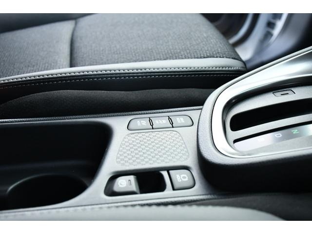 ヤリスクロス ハイブリッドＺ　純正ナビ　パノラミックビューモニター　パワーバックドア　３６０度前後ドライブレコーダー　ハンドルヒーター　シートヒーター　ブラインドスポットモニター　フルセグテレビ　ＨＤＭＩ入力（60枚目）