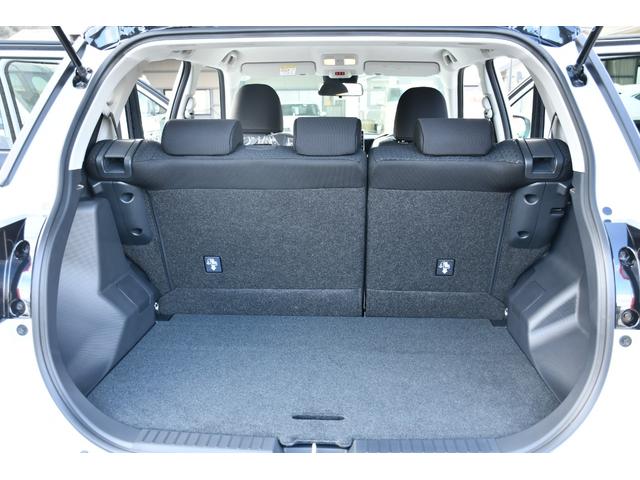 �J�[���[�h�̓f�B�[���[�ȏ�̃T�[�r�X�ƃf�B�[���[�ł͂ł��Ȃ��T�[�r�X�����񋟂������܂�