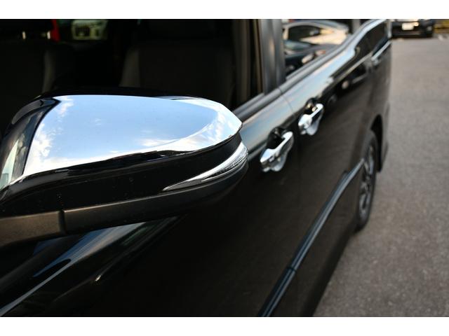 ヴォクシー ＺＳ　煌ＩＩＩ　イナズマスパーキングブラック・純正９インチナビ／フルセグ・１２インチ後席モニター・バックモニター・ハーフレザーシート・Ｗオートエアコン・両側パワースライドドア・ＬＥＤヘッドライト＆ＬＥＤＦＯＧ（4枚目）