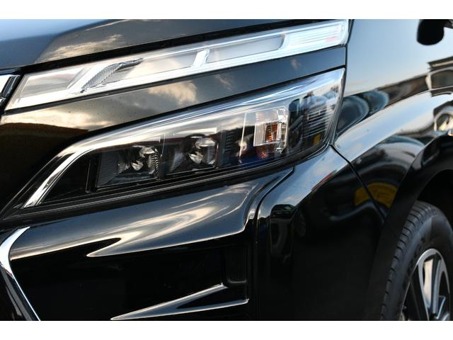 ヴォクシー ＺＳ　煌ＩＩＩ　イナズマスパーキングブラック・純正９インチナビ／フルセグ・１２インチ後席モニター・バックモニター・ハーフレザーシート・Ｗオートエアコン・両側パワースライドドア・ＬＥＤヘッドライト＆ＬＥＤＦＯＧ（6枚目）