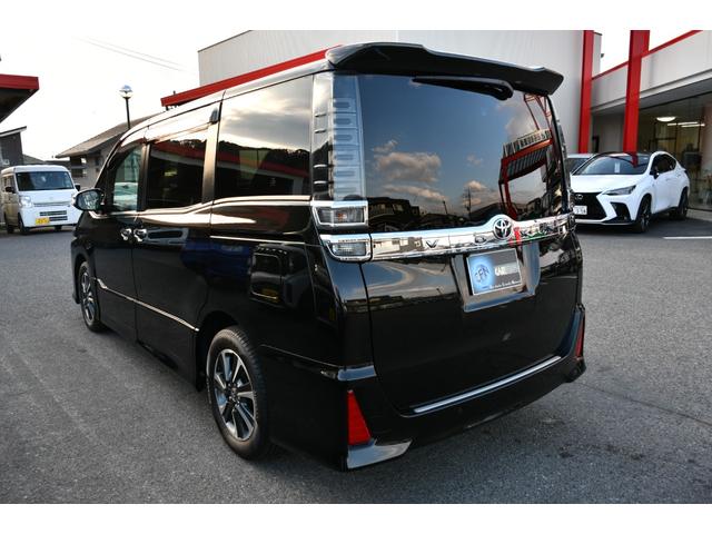 ヴォクシー ＺＳ　煌ＩＩＩ　イナズマスパーキングブラック・純正９インチナビ／フルセグ・１２インチ後席モニター・バックモニター・ハーフレザーシート・Ｗオートエアコン・両側パワースライドドア・ＬＥＤヘッドライト＆ＬＥＤＦＯＧ（8枚目）