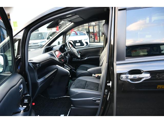 ヴォクシー ＺＳ　煌ＩＩＩ　イナズマスパーキングブラック・純正９インチナビ／フルセグ・１２インチ後席モニター・バックモニター・ハーフレザーシート・Ｗオートエアコン・両側パワースライドドア・ＬＥＤヘッドライト＆ＬＥＤＦＯＧ（17枚目）