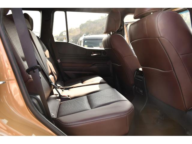 �J�[���[�h�̓f�B�[���[�ȏ�̃T�[�r�X�ƃf�B�[���[�ł͂ł��Ȃ��T�[�r�X�����񋟂������܂�