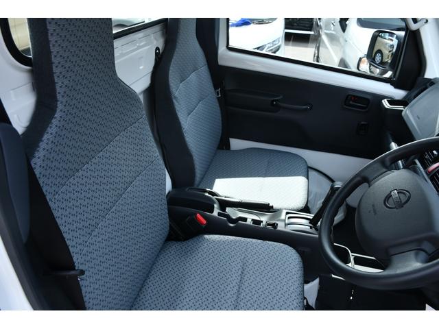 ＮＴ１００クリッパートラック ＤＸ　純正バイザー　フロアーマット　ＡＭ・ＦＭラジオ　パワーウィンドウ　キーレスキー　衝突被害軽減ブレーキ（対歩行者）／ペダル踏み間違い時加速抑制装置／車線逸脱警報／先進ライ　ロープフック（6枚目）