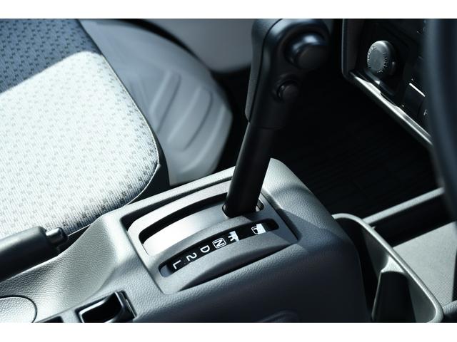 ＮＴ１００クリッパートラック ＤＸ　純正バイザー　フロアーマット　ＡＭ・ＦＭラジオ　パワーウィンドウ　キーレスキー　衝突被害軽減ブレーキ（対歩行者）／ペダル踏み間違い時加速抑制装置／車線逸脱警報／先進ライ　ロープフック（17枚目）