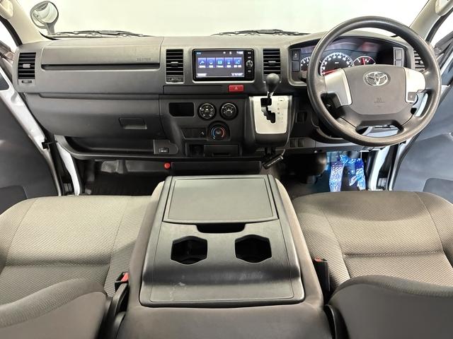 ハイエースバン DX GLパッケージ 3(6)人乗 純正SDナビ フルセグ(走行中可) CD/DVD Bluetooth可 セーフティセンス バックカメラ 純正フロアマット(ラバータイプ) ETC LEDヘッドライト 両側スライドドア(3枚目)