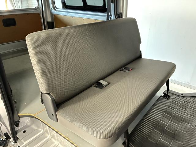 ハイエースバン DX GLパッケージ 3(6)人乗 純正SDナビ フルセグ(走行中可) CD/DVD Bluetooth可 セーフティセンス バックカメラ 純正フロアマット(ラバータイプ) ETC LEDヘッドライト 両側スライドドア(10枚目)