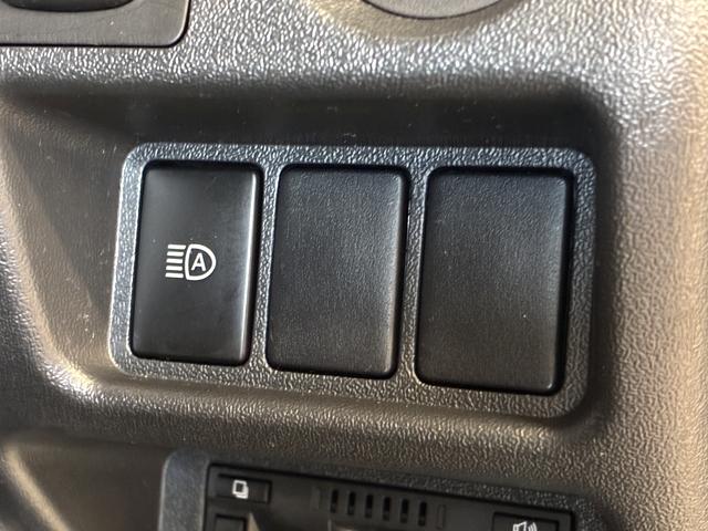 ハイエースバン DX GLパッケージ 3(6)人乗 純正SDナビ フルセグ(走行中可) CD/DVD Bluetooth可 セーフティセンス バックカメラ 純正フロアマット(ラバータイプ) ETC LEDヘッドライト 両側スライドドア(13枚目)