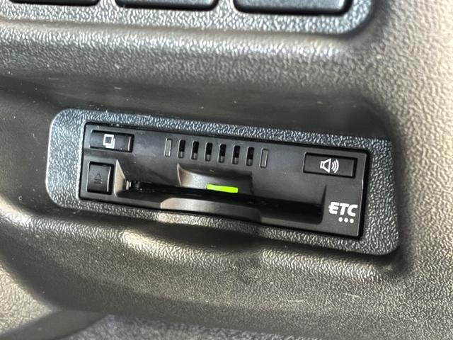 ハイエースバン DX GLパッケージ 3(6)人乗 純正SDナビ フルセグ(走行中可) CD/DVD Bluetooth可 セーフティセンス バックカメラ 純正フロアマット(ラバータイプ) ETC LEDヘッドライト 両側スライドドア(14枚目)