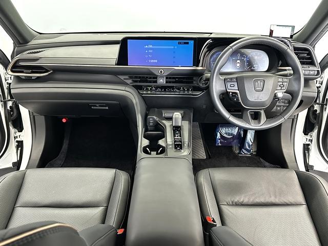 クラウンクロスオーバー Ｇアドバンスド・レザーパッケージ　１オーナー　禁煙車　１２．３インチディスプレイオーディオ　黒革シート　Ｍｏｐデジタルインナーミラー　パノラミックビュー　ＢＳＭ　おくだけ充電　４眼ＬＥＤヘッドライト　アクセサリーコンセント（3枚目）