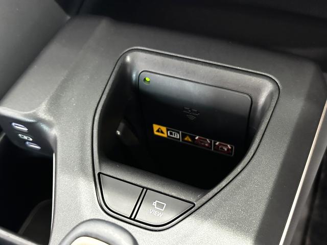 クラウンクロスオーバー Ｇアドバンスド・レザーパッケージ　１オーナー　禁煙車　１２．３インチディスプレイオーディオ　黒革シート　Ｍｏｐデジタルインナーミラー　パノラミックビュー　ＢＳＭ　おくだけ充電　４眼ＬＥＤヘッドライト　アクセサリーコンセント（8枚目）