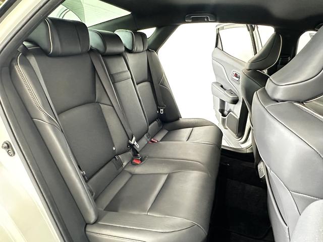 クラウンクロスオーバー Ｇアドバンスド・レザーパッケージ　１オーナー　禁煙車　１２．３インチディスプレイオーディオ　黒革シート　Ｍｏｐデジタルインナーミラー　パノラミックビュー　ＢＳＭ　おくだけ充電　４眼ＬＥＤヘッドライト　アクセサリーコンセント（12枚目）