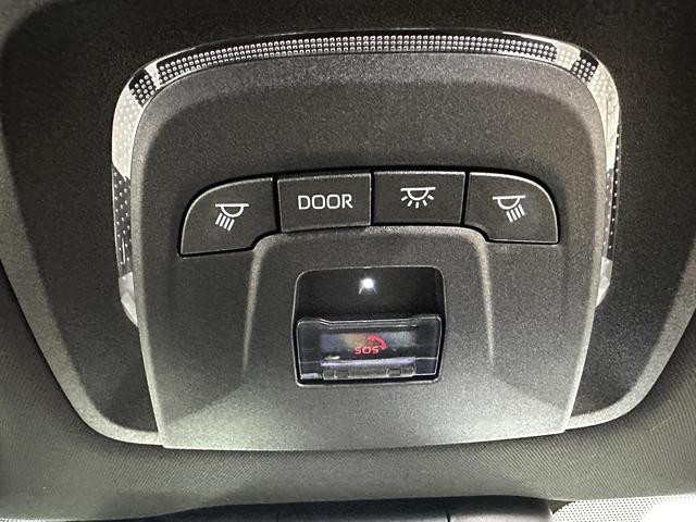 クラウンクロスオーバー Ｇアドバンスド・レザーパッケージ　１オーナー　禁煙車　１２．３インチディスプレイオーディオ　黒革シート　Ｍｏｐデジタルインナーミラー　パノラミックビュー　ＢＳＭ　おくだけ充電　４眼ＬＥＤヘッドライト　アクセサリーコンセント（20枚目）