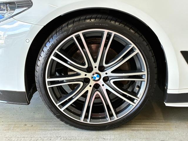 ５シリーズ ５２３ｄ　Ｍスポーツ　ＭパフォーマンスエアロダイナミックＰｋｇ　Ｍｏｐ２０インチアルミ　１０．２インチナビ　フルセグ　ドライビングアシストプラス　全方位カメラ　ＢＳＭ　コーナーセンサー　ＣＯＭＴＥＣＨドラレコ（8枚目）