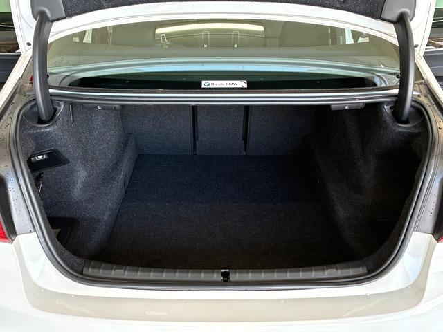 ５シリーズ ５２３ｄ　Ｍスポーツ　ＭパフォーマンスエアロダイナミックＰｋｇ　Ｍｏｐ２０インチアルミ　１０．２インチナビ　フルセグ　ドライビングアシストプラス　全方位カメラ　ＢＳＭ　コーナーセンサー　ＣＯＭＴＥＣＨドラレコ（11枚目）