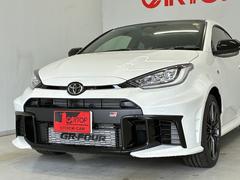 弊社ユーザー様よりお譲り頂いたこちらのＧＲヤリス★本格スポーツ性能に加え、ステアリングヒーター＆シートヒーター、ＪＢＬ、ドラレコなど充実装備が含まれたナビパッケ―ジ搭載！ 6