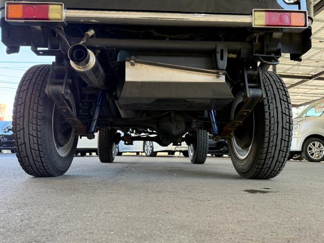 ジムニー HC 全塗装済み V-JA11V改 5MT ターボ 4WD リフトアップ オーバーフェンダー 社外マフラー タニグチリアシートスライドレール MOMOステアリング 社外アルミ 社外足回り 社外シート ETC(25枚目)