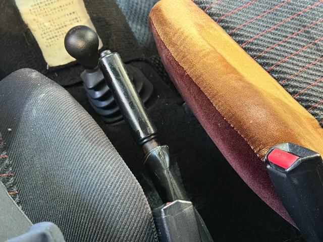 ジムニー HC 全塗装済み V-JA11V改 5MT ターボ 4WD リフトアップ オーバーフェンダー 社外マフラー タニグチリアシートスライドレール MOMOステアリング 社外アルミ 社外足回り 社外シート ETC(28枚目)