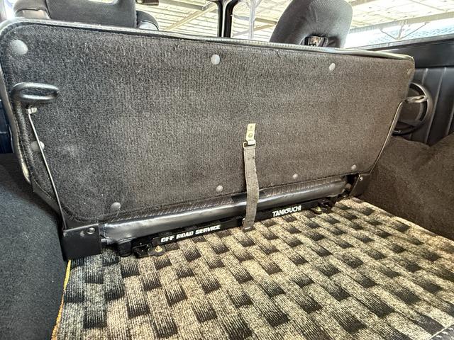 ジムニー HC 全塗装済み V-JA11V改 5MT ターボ 4WD リフトアップ オーバーフェンダー 社外マフラー タニグチリアシートスライドレール MOMOステアリング 社外アルミ 社外足回り 社外シート ETC(29枚目)