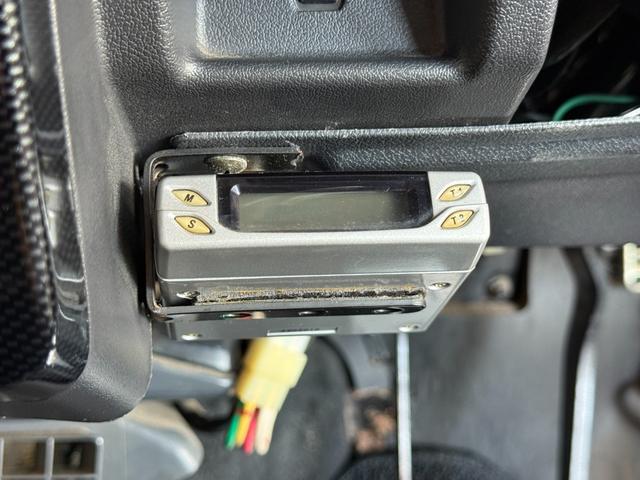 ジムニー HC 全塗装済み V-JA11V改 5MT ターボ 4WD リフトアップ オーバーフェンダー 社外マフラー タニグチリアシートスライドレール MOMOステアリング 社外アルミ 社外足回り 社外シート ETC(44枚目)