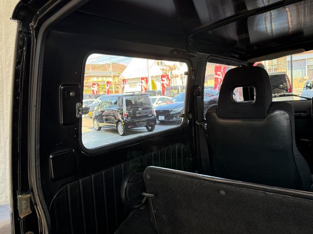 ジムニー HC 全塗装済み V-JA11V改 5MT ターボ 4WD リフトアップ オーバーフェンダー 社外マフラー タニグチリアシートスライドレール MOMOステアリング 社外アルミ 社外足回り 社外シート ETC(45枚目)