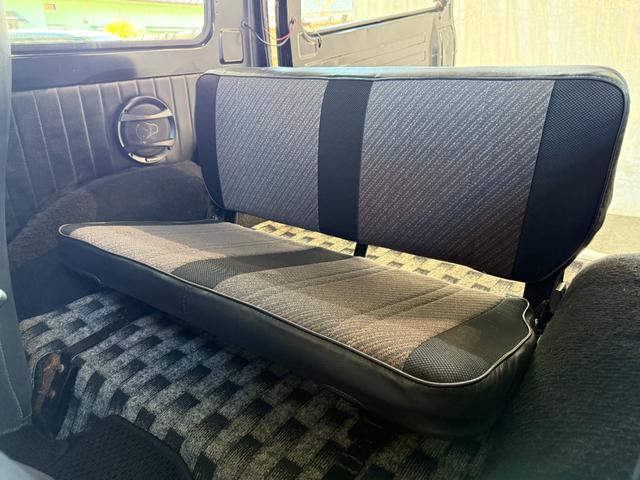 ジムニー HC 全塗装済み V-JA11V改 5MT ターボ 4WD リフトアップ オーバーフェンダー 社外マフラー タニグチリアシートスライドレール MOMOステアリング 社外アルミ 社外足回り 社外シート ETC(46枚目)