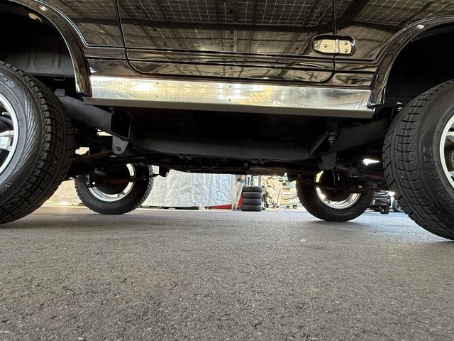 ジムニー HC 全塗装済み V-JA11V改 5MT ターボ 4WD リフトアップ オーバーフェンダー 社外マフラー タニグチリアシートスライドレール MOMOステアリング 社外アルミ 社外足回り 社外シート ETC(59枚目)