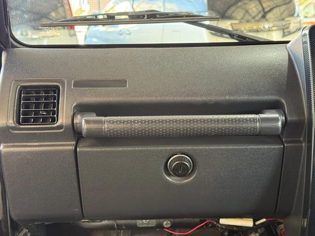 ジムニー HC 全塗装済み V-JA11V改 5MT ターボ 4WD リフトアップ オーバーフェンダー 社外マフラー タニグチリアシートスライドレール MOMOステアリング 社外アルミ 社外足回り 社外シート ETC(64枚目)