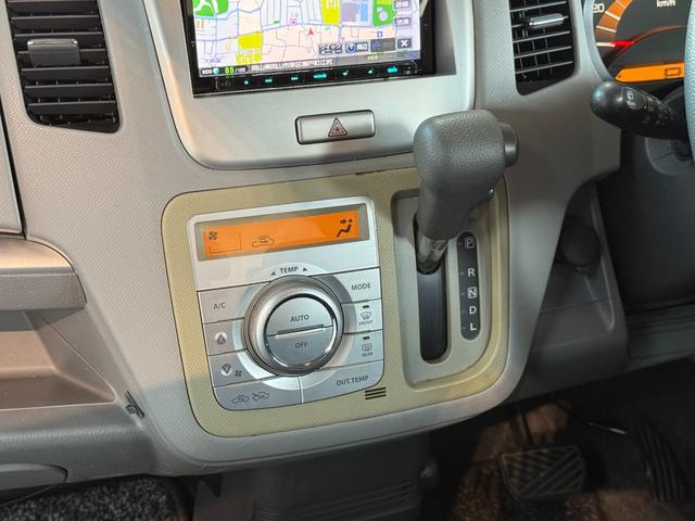 ワゴンＲ ＦＴリミテッド　ターボ　ＳＤナビ　フルセグＴＶ　Ｂｌｕｅｔｏｏｔｈ　スマートキー　オートエアコン　純正１４ＡＷ　フォグライト　エンジンスターター　ＣＤ再生　ＤＶＤ再生　盗難防止装置　リアスポイラー　プライバシーガラス（32枚目）