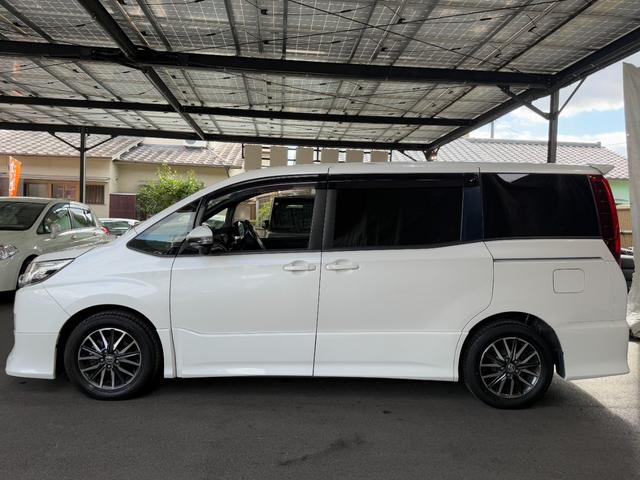 ノア Ｓｉ　７人乗　ＳＤナビ　両側電動スライドドア　フリップダウンモニター　バックカメラ　スマートキー　ＬＥＤヘッドライト　ＥＴＣ　純正１６インチアルミホイール　Ｂｌｕｅｔｏｏｔｈ接続　フルセグＴＶ（4枚目）