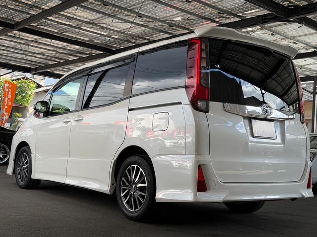 ノア Ｓｉ　７人乗　ＳＤナビ　両側電動スライドドア　フリップダウンモニター　バックカメラ　スマートキー　ＬＥＤヘッドライト　ＥＴＣ　純正１６インチアルミホイール　Ｂｌｕｅｔｏｏｔｈ接続　フルセグＴＶ（6枚目）