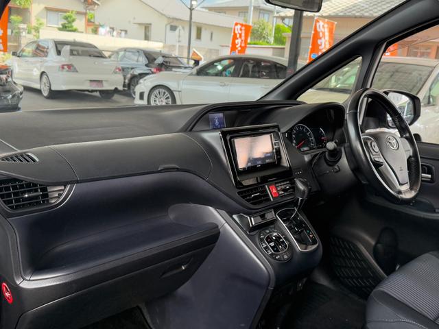 ノア Ｓｉ　７人乗　ＳＤナビ　両側電動スライドドア　フリップダウンモニター　バックカメラ　スマートキー　ＬＥＤヘッドライト　ＥＴＣ　純正１６インチアルミホイール　Ｂｌｕｅｔｏｏｔｈ接続　フルセグＴＶ（11枚目）