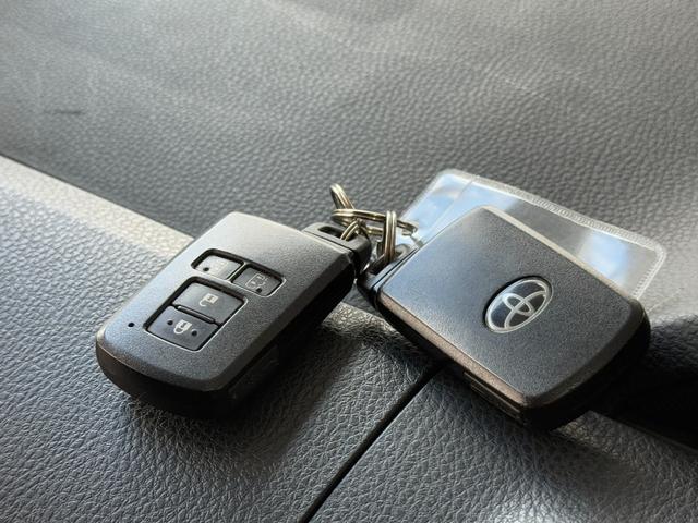 ノア Ｓｉ　７人乗　ＳＤナビ　両側電動スライドドア　フリップダウンモニター　バックカメラ　スマートキー　ＬＥＤヘッドライト　ＥＴＣ　純正１６インチアルミホイール　Ｂｌｕｅｔｏｏｔｈ接続　フルセグＴＶ（12枚目）