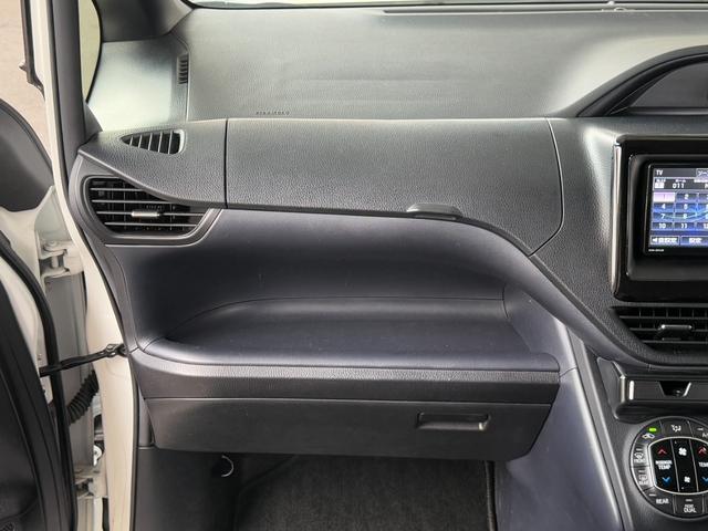 ノア Ｓｉ　７人乗　ＳＤナビ　両側電動スライドドア　フリップダウンモニター　バックカメラ　スマートキー　ＬＥＤヘッドライト　ＥＴＣ　純正１６インチアルミホイール　Ｂｌｕｅｔｏｏｔｈ接続　フルセグＴＶ（20枚目）