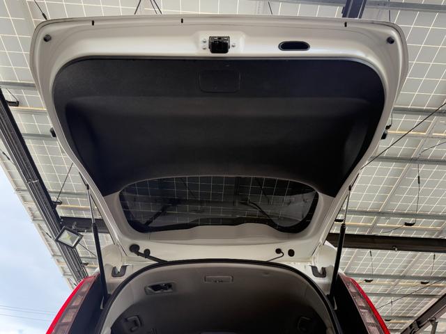 ノア Ｓｉ　７人乗　ＳＤナビ　両側電動スライドドア　フリップダウンモニター　バックカメラ　スマートキー　ＬＥＤヘッドライト　ＥＴＣ　純正１６インチアルミホイール　Ｂｌｕｅｔｏｏｔｈ接続　フルセグＴＶ（40枚目）