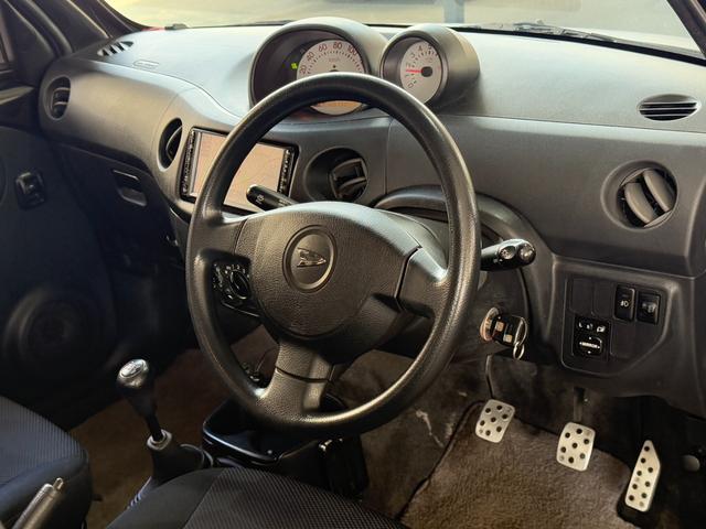 エッセ カスタム 5MT ワンオーナー HDDナビTV ETC キーレス(16枚目)