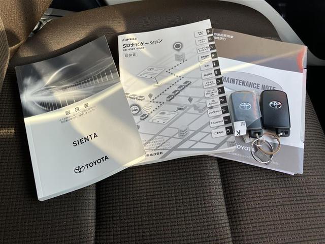 シエンタ ハイブリッドＧ　フルセグ　メモリーナビ　ＤＶＤ再生　バックカメラ　衝突被害軽減システム　ＥＴＣ　両側電動スライド　ＬＥＤヘッドランプ　乗車定員７人　３列シート　フルエアロ　記録簿（17枚目）