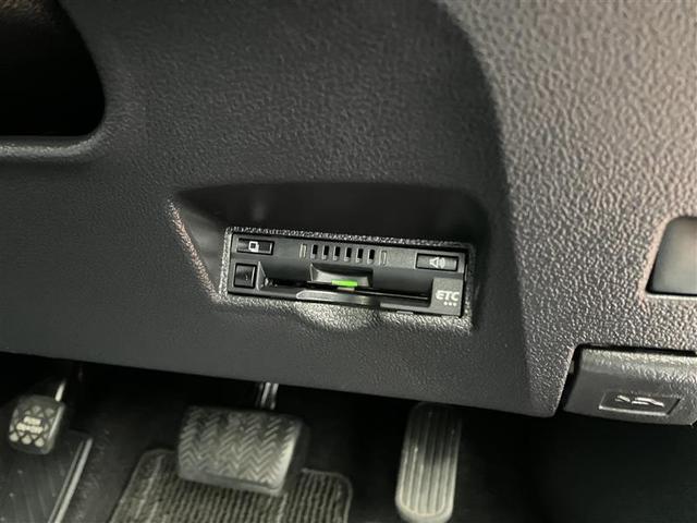 プリウス Ｓセーフティプラス　フルセグ　メモリーナビ　ＤＶＤ再生　バックカメラ　衝突被害軽減システム　ＥＴＣ　ＬＥＤヘッドランプ　記録簿（13枚目）