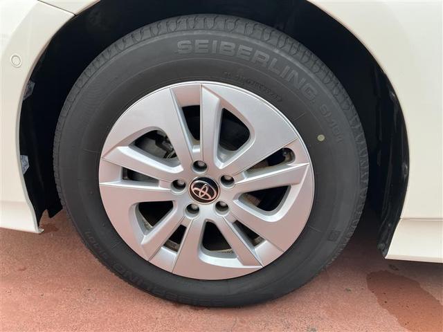 プリウス Ｓセーフティプラス　フルセグ　メモリーナビ　ＤＶＤ再生　バックカメラ　衝突被害軽減システム　ＥＴＣ　ＬＥＤヘッドランプ　記録簿（17枚目）