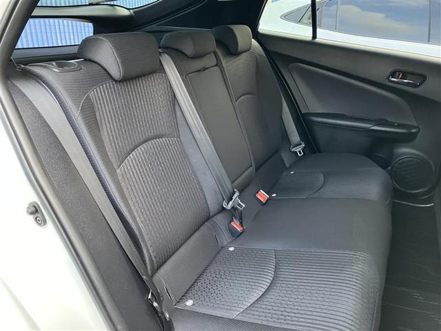 プリウス Ｓセーフティプラス　フルセグ　メモリーナビ　ＤＶＤ再生　バックカメラ　衝突被害軽減システム　ＥＴＣ　ＬＥＤヘッドランプ　記録簿（18枚目）