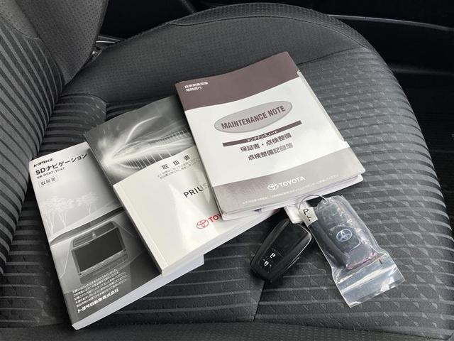 プリウス Ｓセーフティプラス　フルセグ　メモリーナビ　ＤＶＤ再生　バックカメラ　衝突被害軽減システム　ＥＴＣ　ＬＥＤヘッドランプ　記録簿（20枚目）