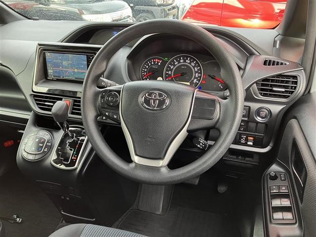 ノア Ｘ　フルセグ　メモリーナビ　ＤＶＤ再生　バックカメラ　衝突被害軽減システム　ＥＴＣ　電動スライドドア　ＬＥＤヘッドランプ　乗車定員７人　３列シート　記録簿　アイドリングストップ（5枚目）