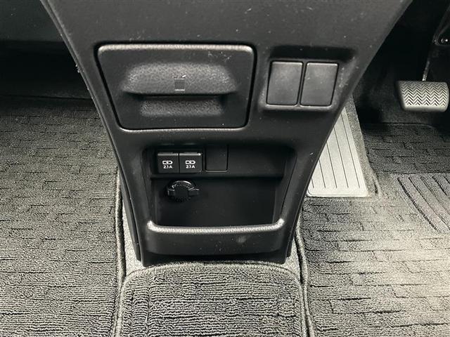 ノア Ｘ　フルセグ　メモリーナビ　ＤＶＤ再生　バックカメラ　衝突被害軽減システム　ＥＴＣ　電動スライドドア　ＬＥＤヘッドランプ　乗車定員７人　３列シート　記録簿　アイドリングストップ（12枚目）