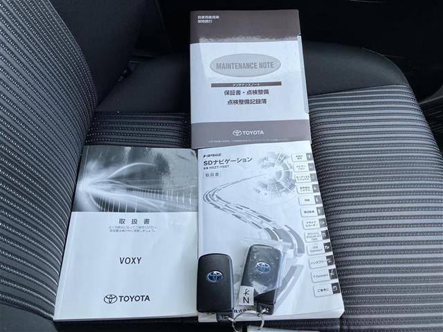 ヴォクシー ハイブリッドZS 煌II フルセグ メモリーナビ DVD再生 バックカメラ 衝突被害軽減システム ETC ドラレコ 両側電動スライド LEDヘッドランプ 乗車定員7人 3列シート 記録簿(14枚目)