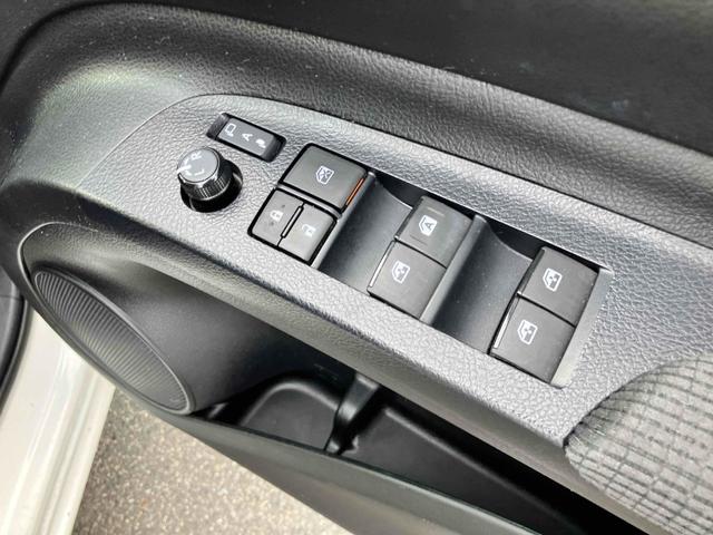 シエンタ ファンベースG ドライブレコーダー バックカメラ ナビ TV クリアランスソナー レーンアシスト 衝突被害軽減システム 両側電動スライドドア オートマチックハイビーム スマートキー アイドリングストップ(11枚目)