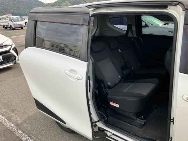 シエンタ ファンベースG ドライブレコーダー バックカメラ ナビ TV クリアランスソナー レーンアシスト 衝突被害軽減システム 両側電動スライドドア オートマチックハイビーム スマートキー アイドリングストップ(41枚目)