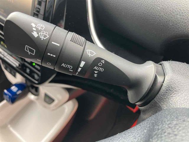 プリウス Ａ　ＥＴＣ　クリアランスソナー　レーンアシスト　オートクルーズコントロール　パークアシスト　衝突被害軽減システム　バックカメラ　ナビ　ＴＶ　アルミホイール　オートマチックハイビーム　オートライト（9枚目）